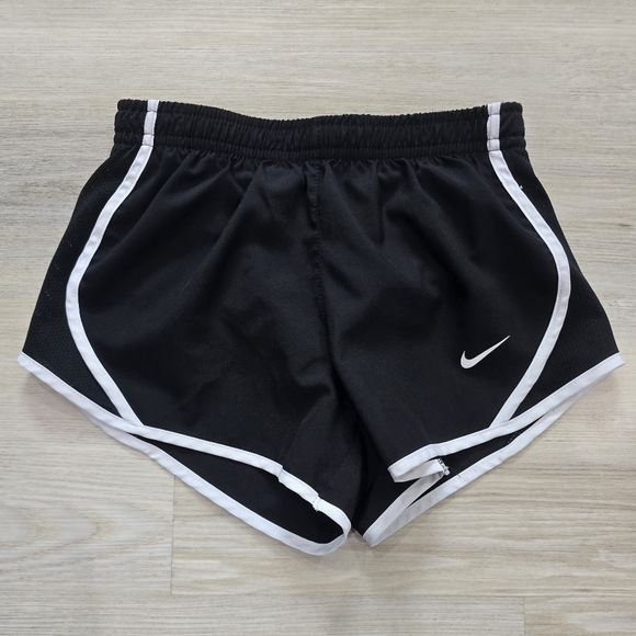 NWT Nike Dri-Fit Girls Athletic Running Shorts Black White Trim XS - Picture 1 of 3